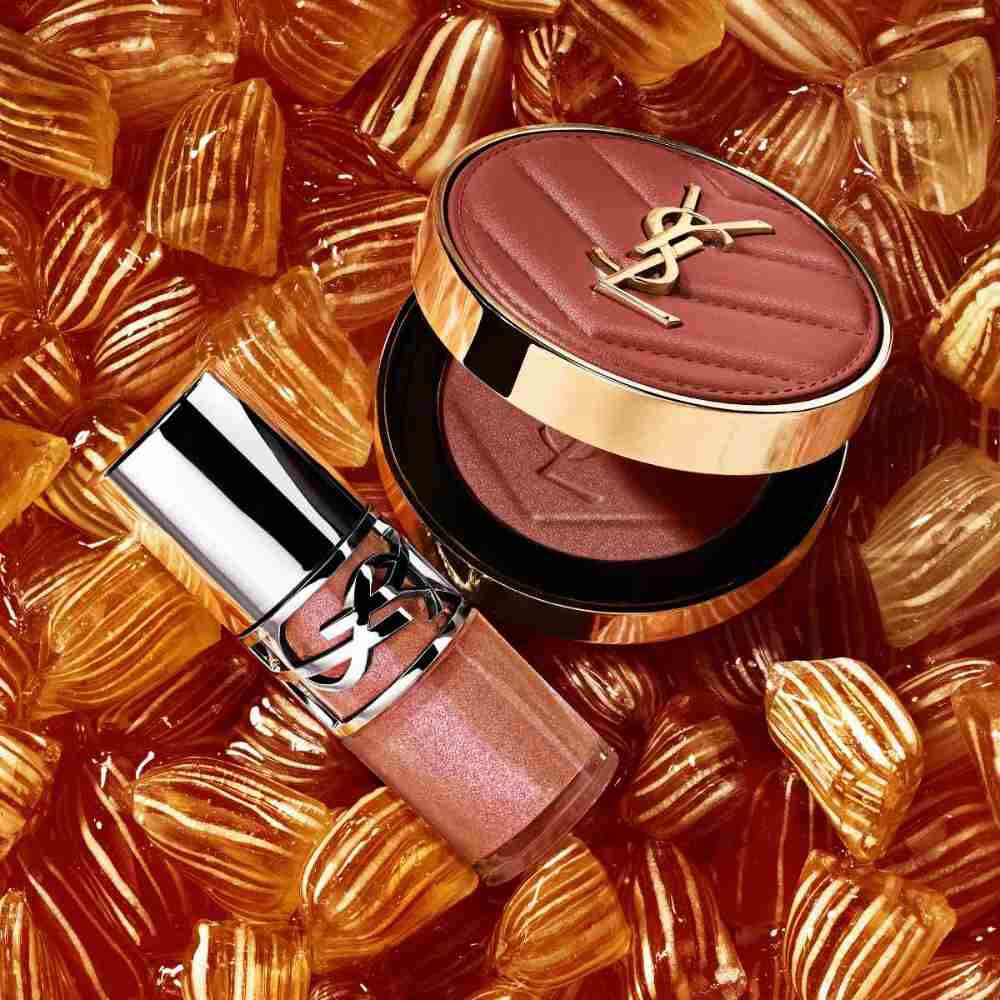 Blush luminoso e gloss YSL su caramelle ambrate