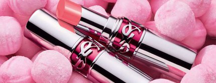 Rossetto rosa YSL su caramelle rosa
