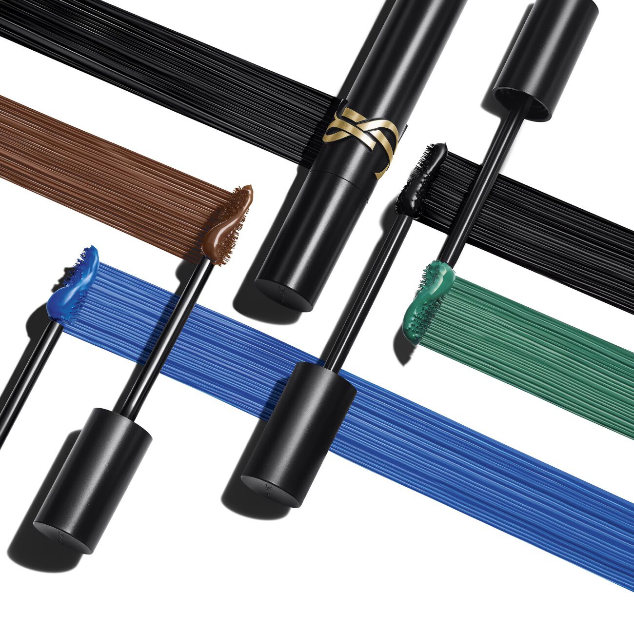 Mascara YSL e campioni di colore in nero, marrone, blu e verde.