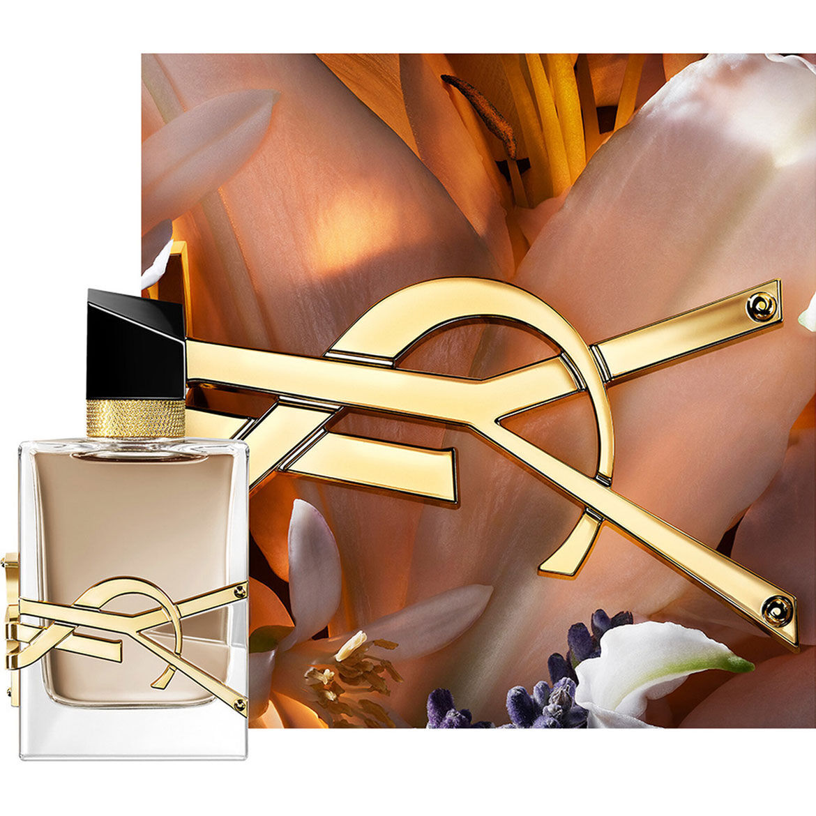 Flacone LIBRE FLOWERS & FLAMES incorniciato da petali cremosi e dal logo YSL dorato, avvolto da una luce calda.