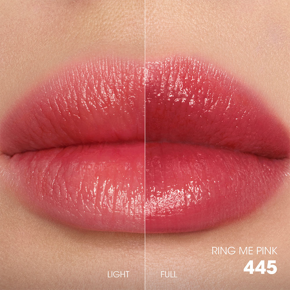 Confronto labiale a schermo diviso: a sinistra un'applicazione "Light", soffusa e diffusa, a destra un'applicazione "Full", audace e satura.