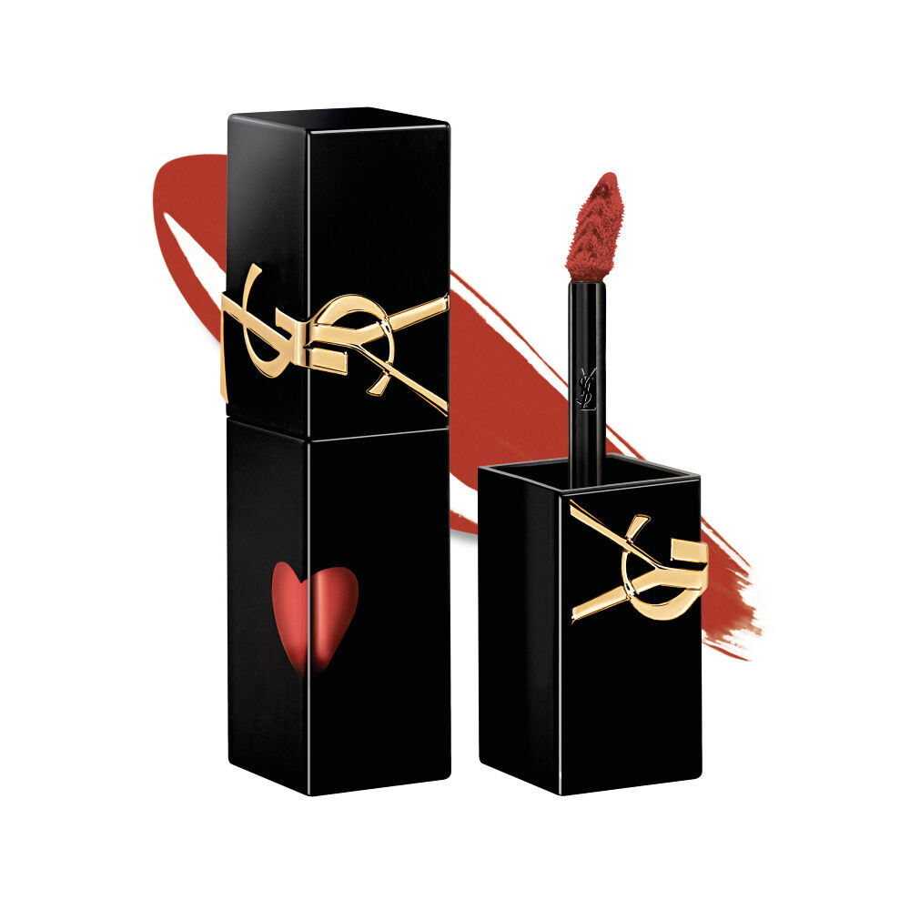 YSL The Inks Vinyl Cream nella tonalita 810, un tubo nero con il logo YSL in oro e un taglio a cuore che svela la sfumatura arancione.