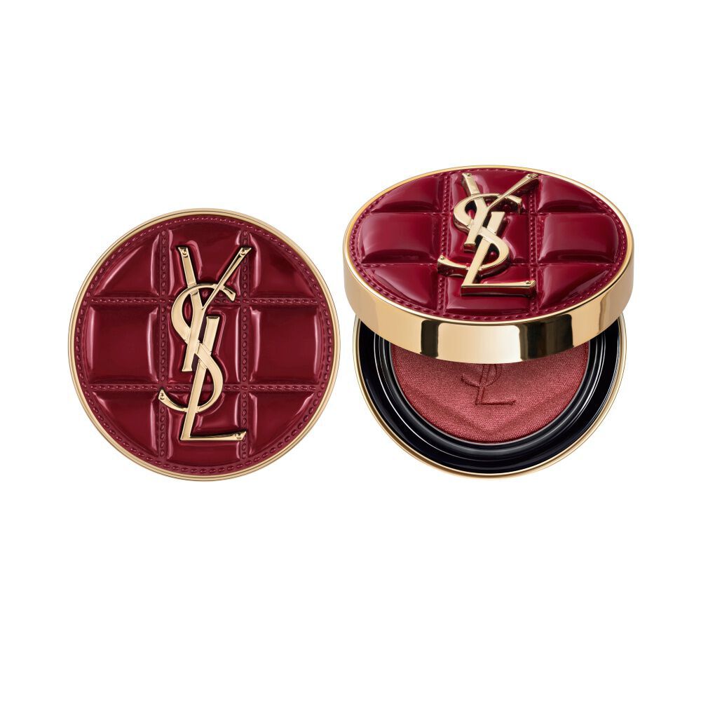 YSL Make me blush edizione limitata in astuccio trapuntato di pelle borgogna con logo Cassandre in oro, chiuso e aperto.