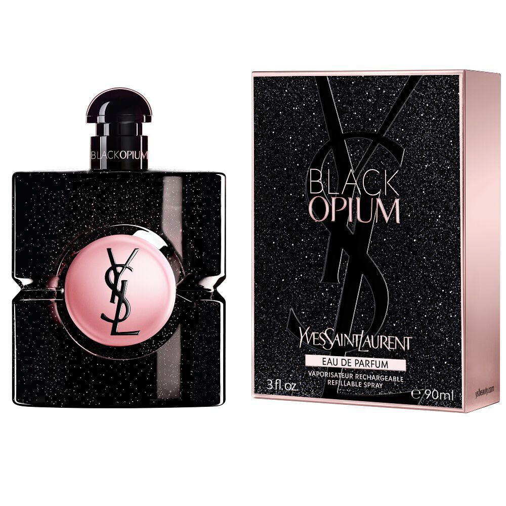 Il flacone di Black Opium Eau de Parfum accanto alla sua scatola coordinata nera e scintillante, impreziosita dalla Cassandre YSL.