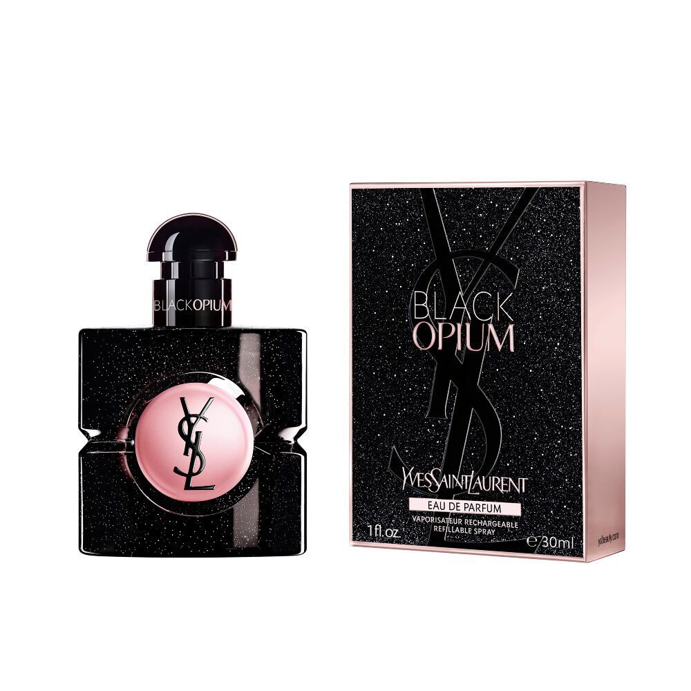Il flacone di Black Opium Eau de Parfum accanto alla sua scatola coordinata nera e scintillante, impreziosita dalla Cassandre YSL.