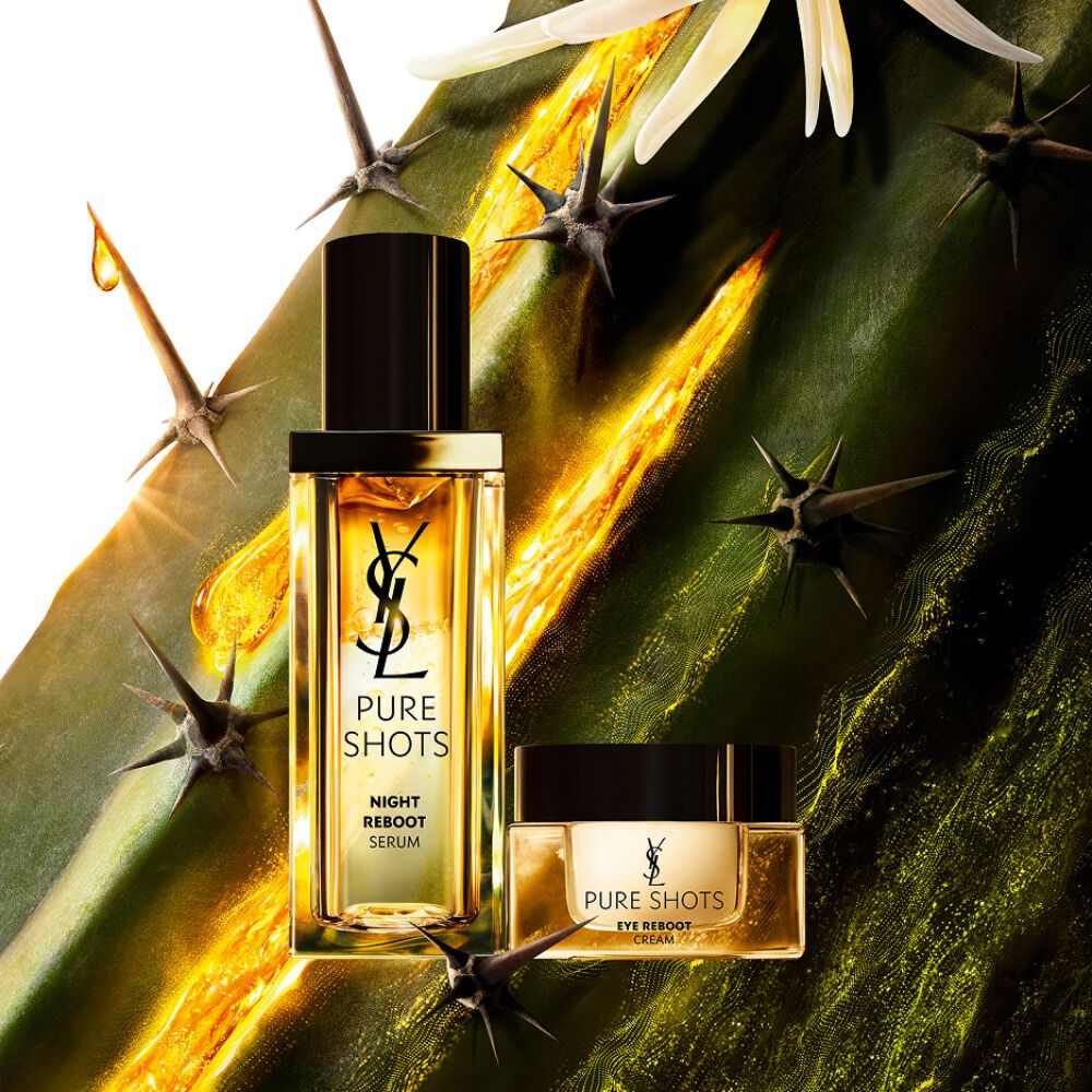 Duo YSL Pure Shots: Night Reboot Serum ed Eye Reboot Cream, con l'iconico Cactus di Luna sullo sfondo.