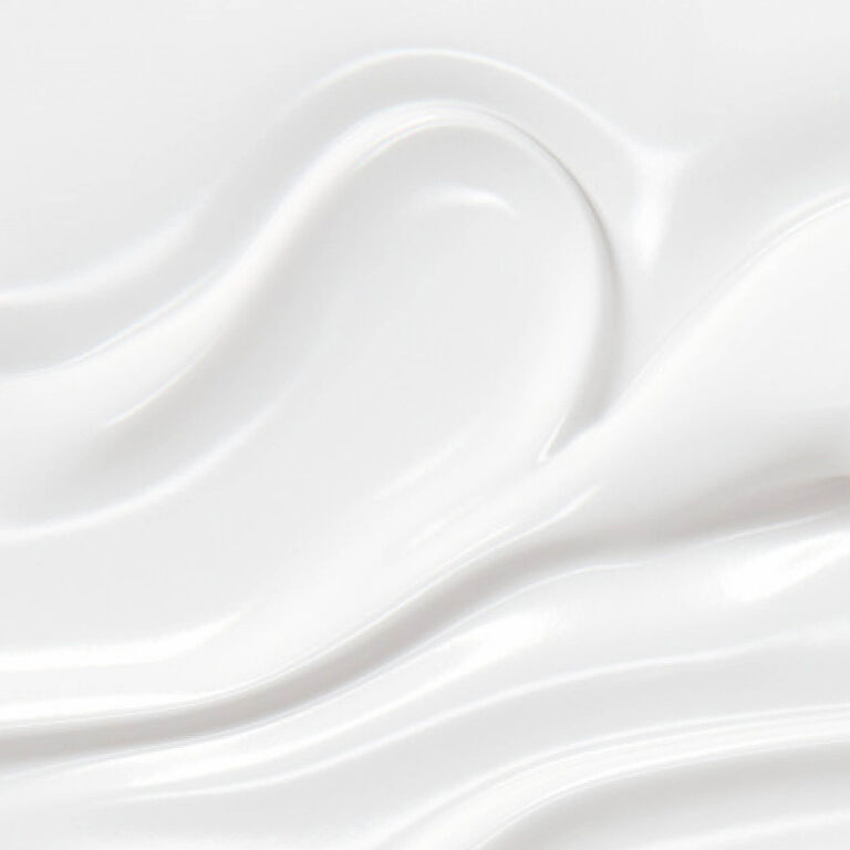 Crema Eye Reboot Pure Shots di YSL, un primo piano della sua texture bianca, liscia e lussuosa, che ne sottolinea la ricchezza.